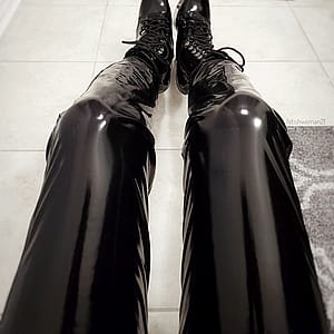 My Super Shiny Tight Leggings 🖤'