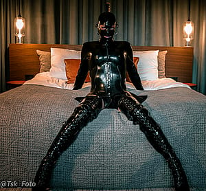 The Rubberdoll That Com’s Whit The Room'