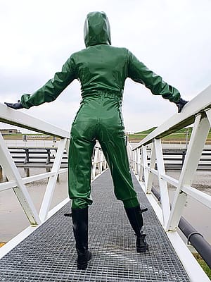 Green loose-fit catsuit in public!'