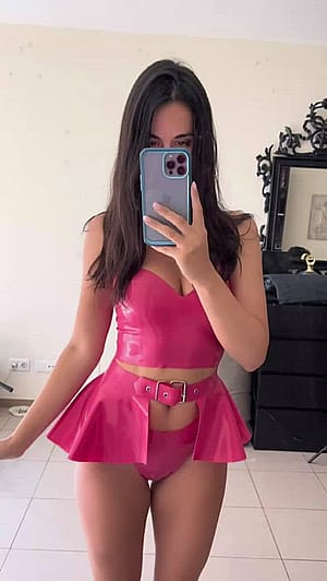 Do you think pink looks good on me?'