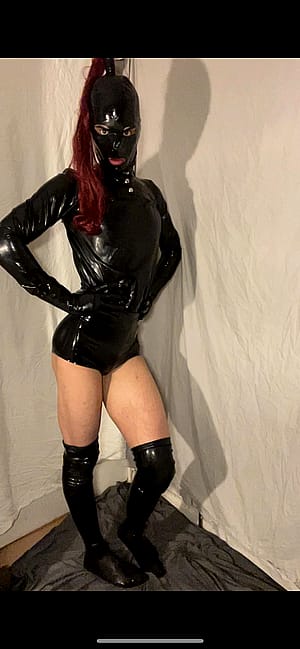 Really wish I had a girl or sissy to dress up in latex with and have girly day'