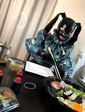 Heavy Rubber Sushi Time 😻'