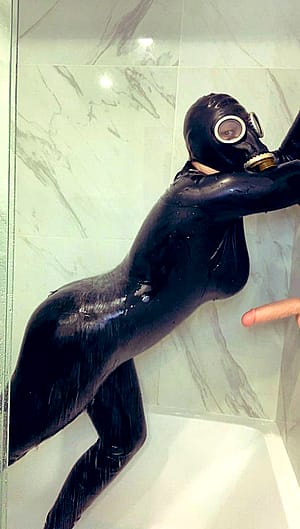 Rubber Goddess’ Shower Fun💦'