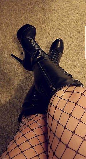 My Boots Need Cleaned Who Wants To?😘👅'