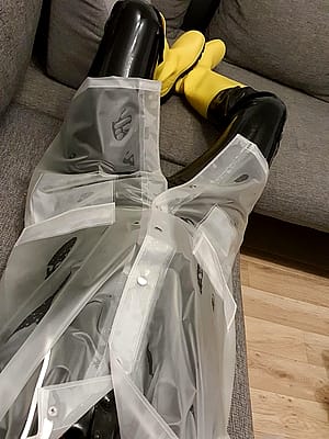 Saturday Evening = Fetish Evening 😏 Latex Rainwear Und Rubberboots 🖤'