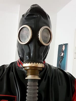 Gasmaskmonday And Latex'