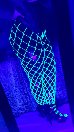 Still Riding My Shiny Booty Train Today With Some Blacklight 🥰'