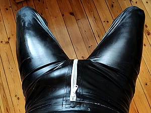 It's Getting Tight In My Rubberpants 🖤'